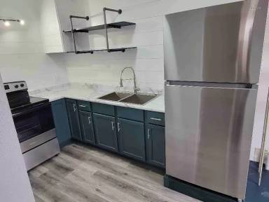 Main picture of 300 S Cherry St