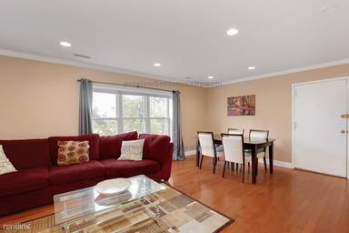 Main picture of 152 Newton St