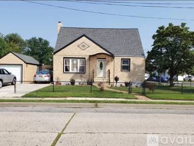 Main picture of 33 Clearstream Ave