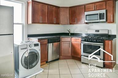 Main picture of 2947 N Avers Ave