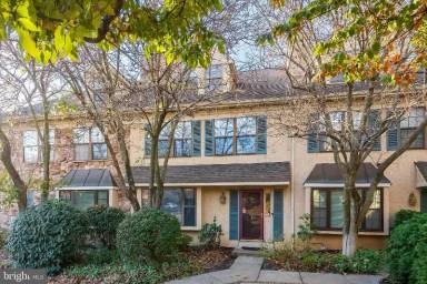 Main picture of 60 Iroquois Ct
