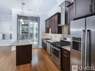 Main picture of 1115 W Lake St