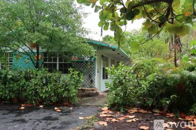 Main picture of 217 SW 11th Ct