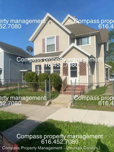 Main picture of 921 Cass Ave SE