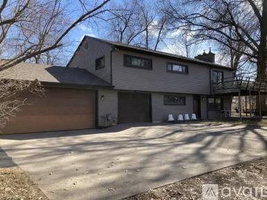 Main picture of 711 25th St