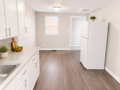 Main picture of 5805 Jackson Ave