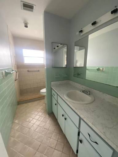 Main picture of 304 N Rockingham Ave