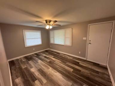 Main picture of 100 Pepper Ln