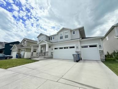 Main picture of 76 S Samara St