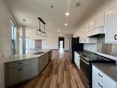 Main picture of 507 N Riverfront Dr