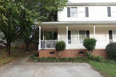 Main picture of 105B Heatherbrook Ct