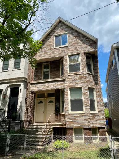 Main picture of 1444 W Wolfram St