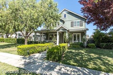 Main picture of 2739 Handstand Way