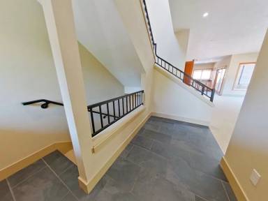 Main picture of 2844 Lord Byron Pl