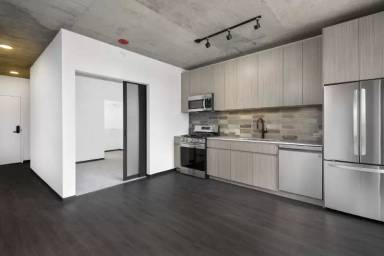 Main picture of 1442 W Randolph St