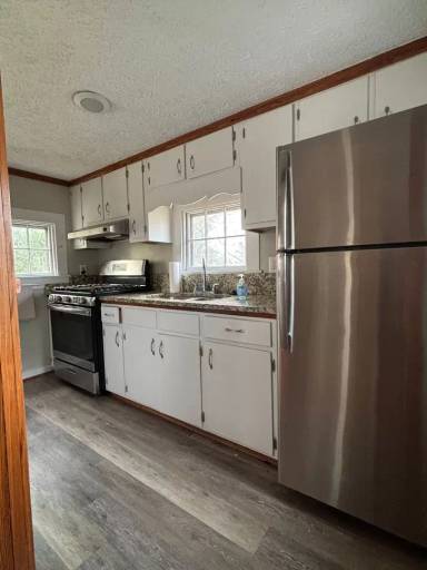 Main picture of 332 Carr St