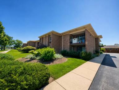 Main picture of 483 N Larch Ave