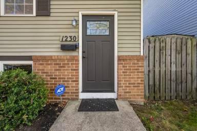 Main picture of 1230 Forsythe Ave