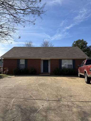 Main picture of 705 Battle Ln