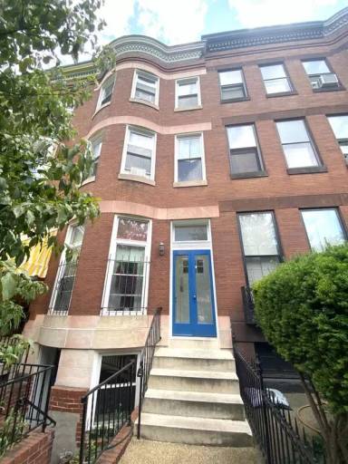 Main picture of 3043 Saint Paul St