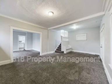 Main picture of 5811 E 16th St