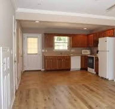 Main picture of 1968 Maple St NE