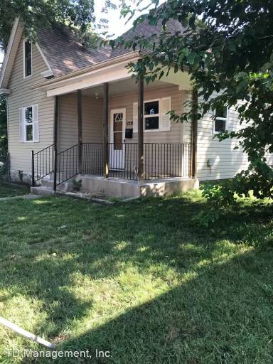 Main picture of 2336 N Travis Ave