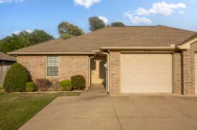 Main picture of 6822 County Road 1215