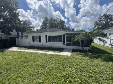 Main picture of 910 Golfview St