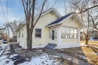 Main picture of 1809 Military Ave