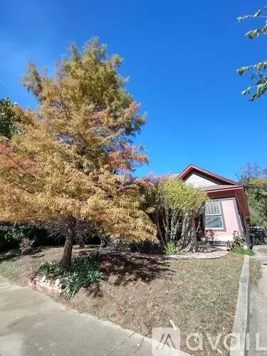 Main picture of 715 NW 32nd St