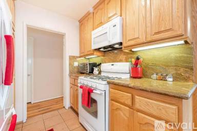 Main picture of 2120 N Valley St