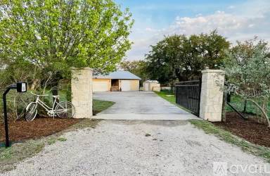 Main picture of 250 Green Oak Dr