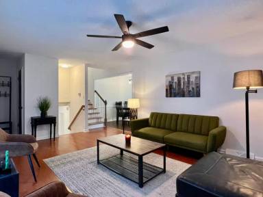 Main picture of 730 Pineborough Rd