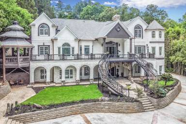 Main picture of 909 High Shoals Dr