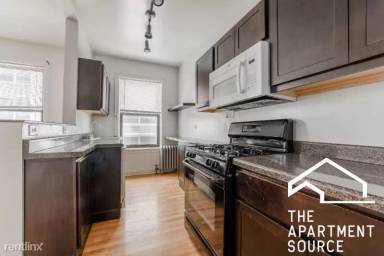 Main picture of 703 W Junior Ter