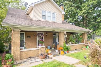 Main picture of 1017 W Main St