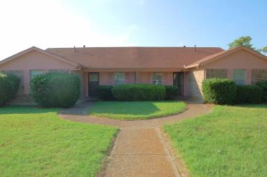 Main picture of 1118 N Nolan River Rd