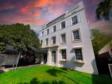 Main picture of 177 NE 50th St