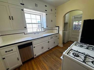 Main picture of 429 Carlisle Blvd NE
