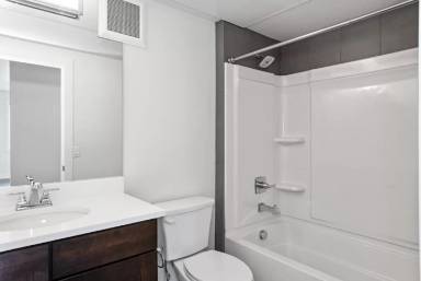 Main picture of 676 W Monument St