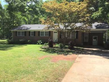 Main picture of 721 University Dr