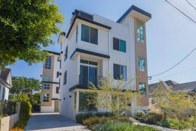 Main picture of 1208 W 25th St