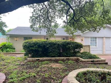 Main picture of 1131 Kris St