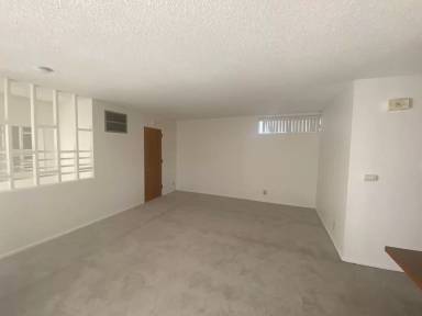 Main picture of 1969 Erringer Rd