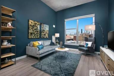 Main picture of 760 N Milwaukee Ave