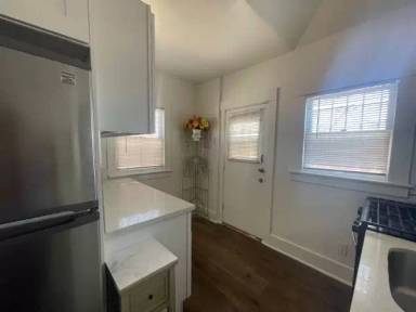 Main picture of 1625 W 55th St