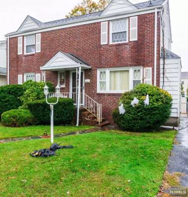 Main picture of 57 1st St