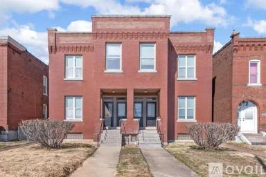 Main picture of 4961 Arsenal St