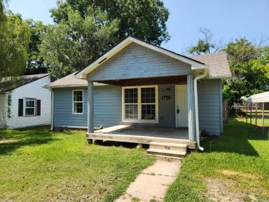 Main picture of 610 W 22nd St